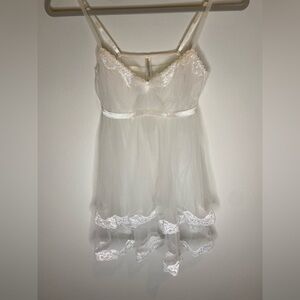 Victoria’s Secret 2-pc Lace Babydoll & Thong Bridal Set
